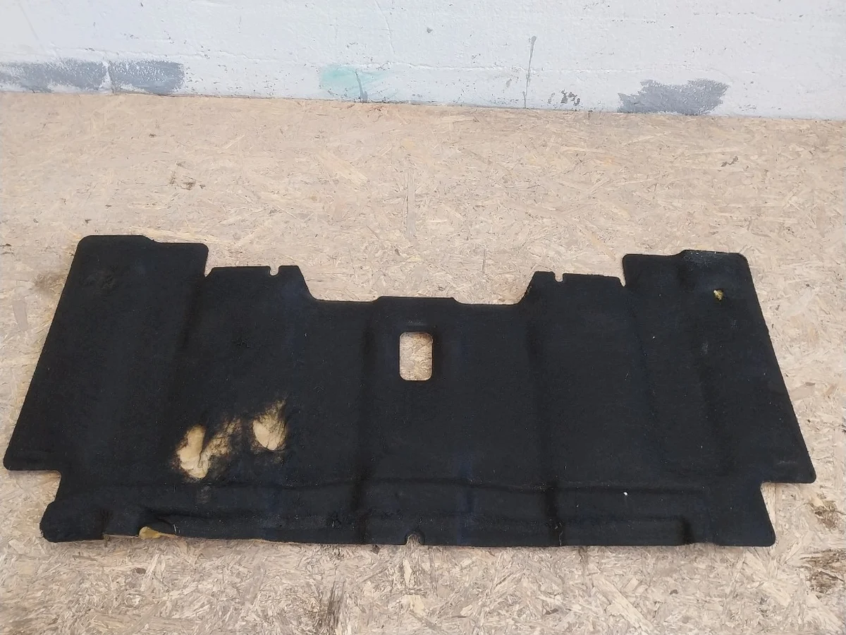 Aislamiento Capó Renault Megane III F4504
