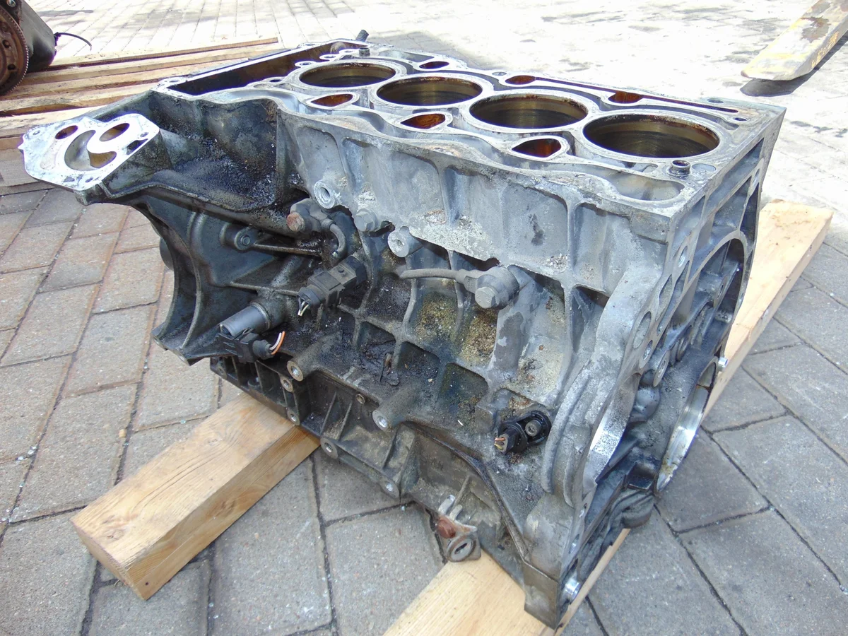 Moottorilohko BMW 3 E90 E91 LCI 2.0 16V