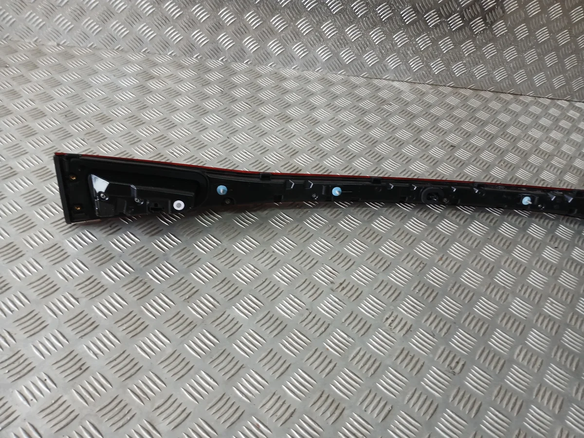 Mercedes EQA W243 Rückleuchte Klappe OE A2439062900 image 4