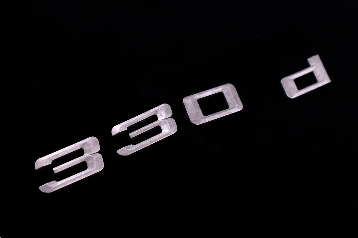 BMW 330d E91 Emblema Bagagliaio Posteriore image 4