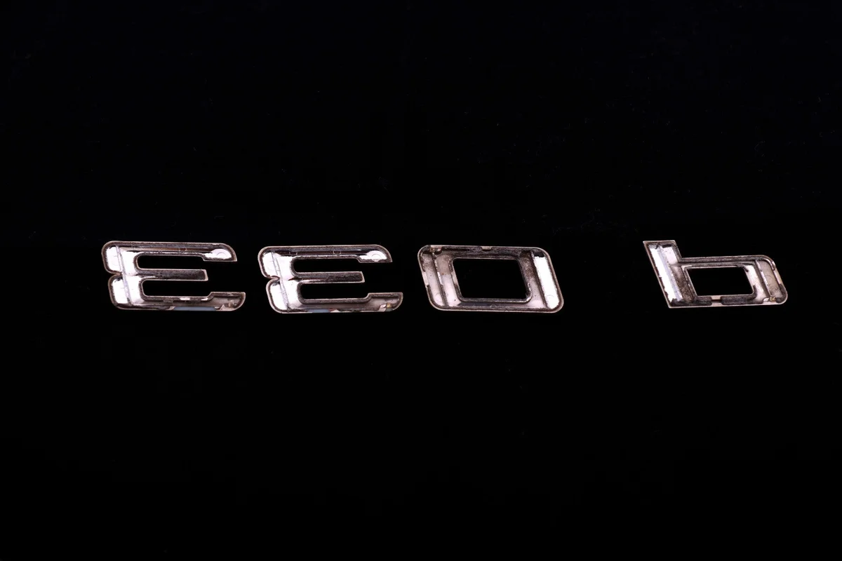 BMW 330d E91 Emblema Bagagliaio Posteriore image 9