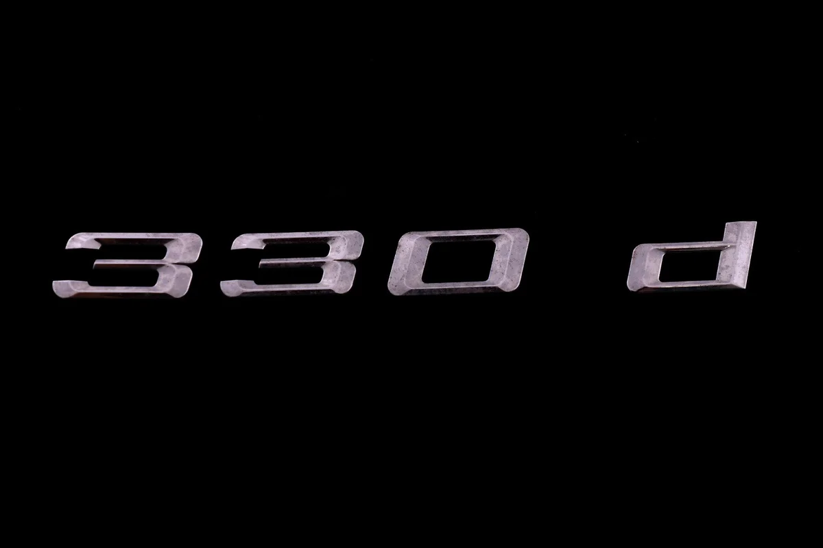 BMW 330d E91 Emblema Bagagliaio Posteriore image 10