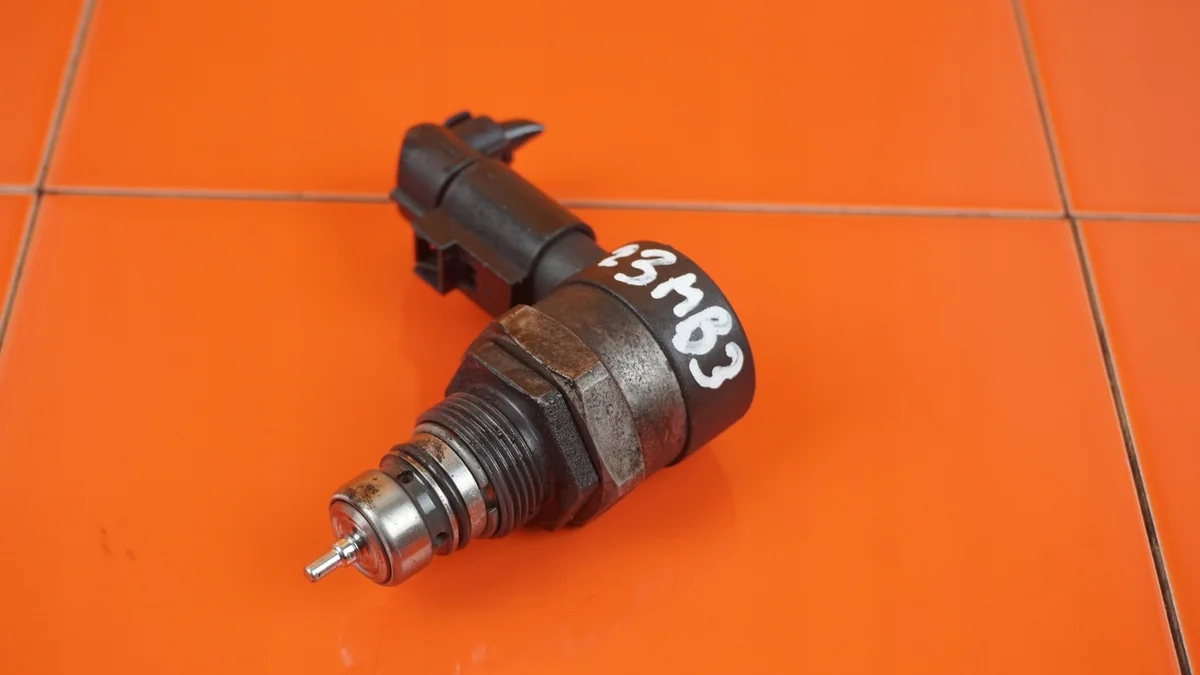 VW Passat B7 2.0 TDI Kraftstoffdruckventil image 3