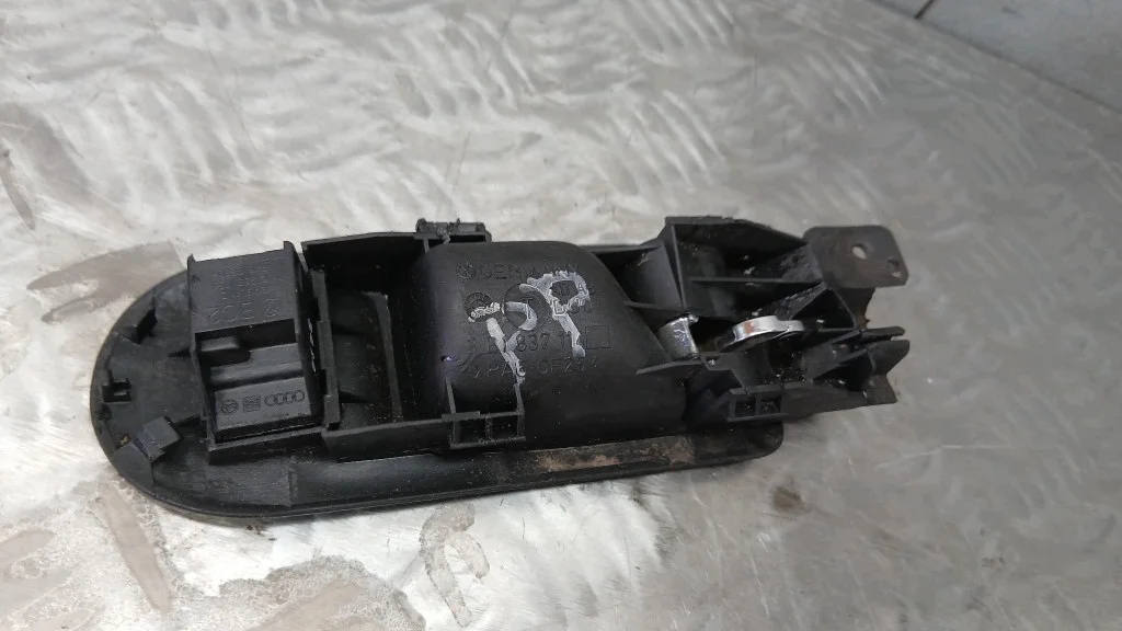 Poignée intérieure droite VW Passat B5 FL image 3