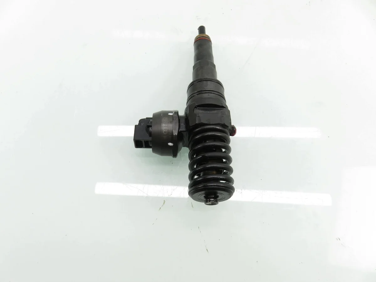 Inyector VW Golf Plus 1.9 TDI Usado image 4