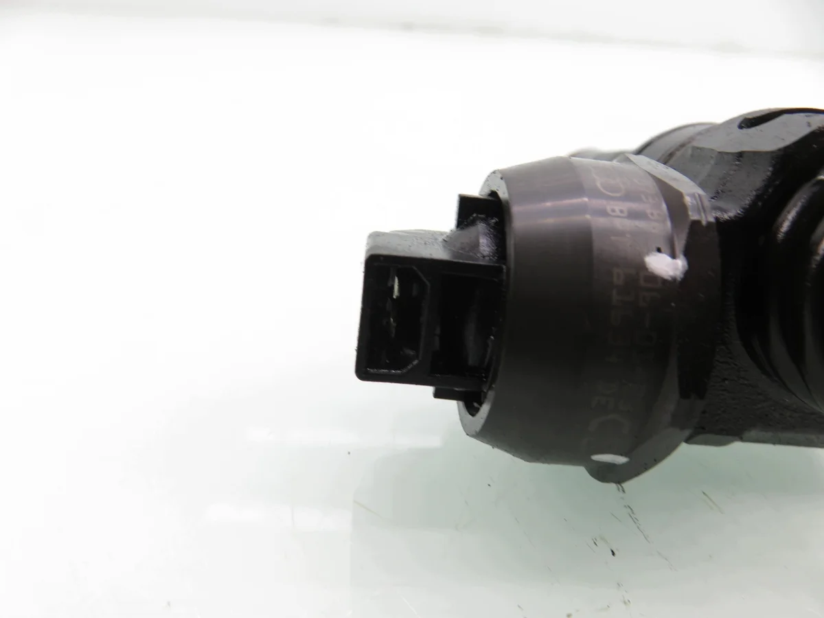 Inyector VW Golf Plus 1.9 TDI Usado image 5
