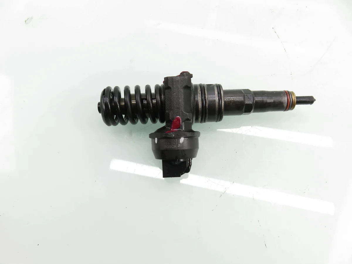 Inyector VW Golf Plus 1.9 TDI Usado image 6