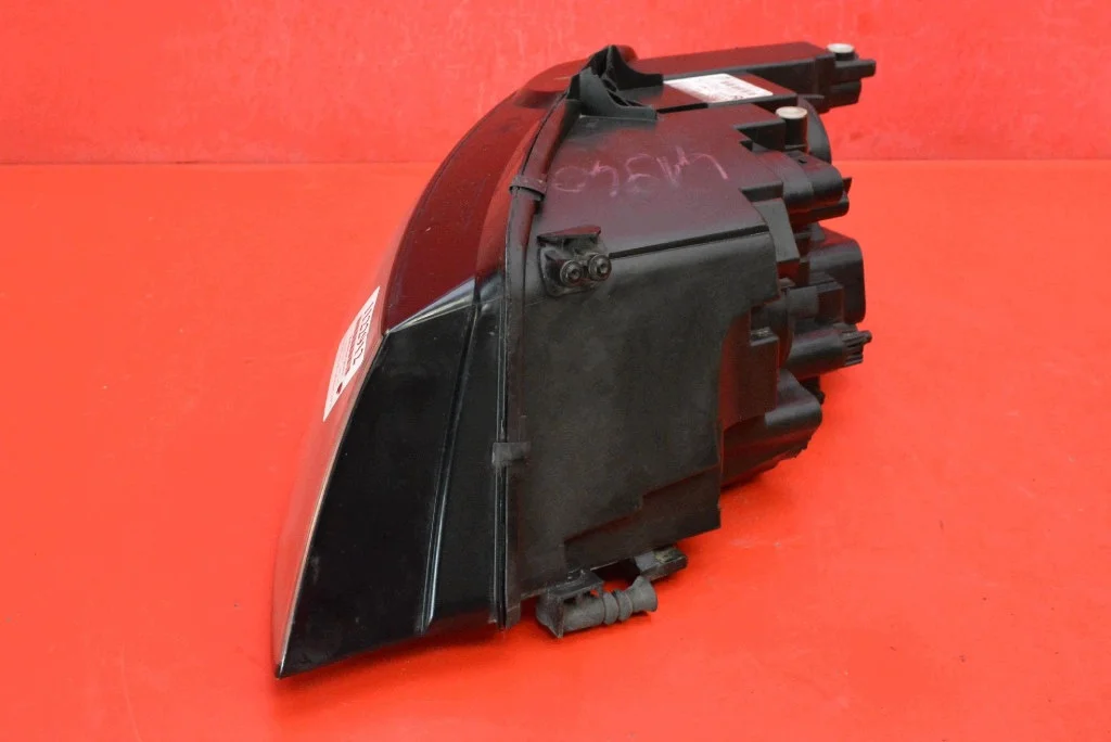 Höger strålkastare Audi A4 B8 07-11 image 3