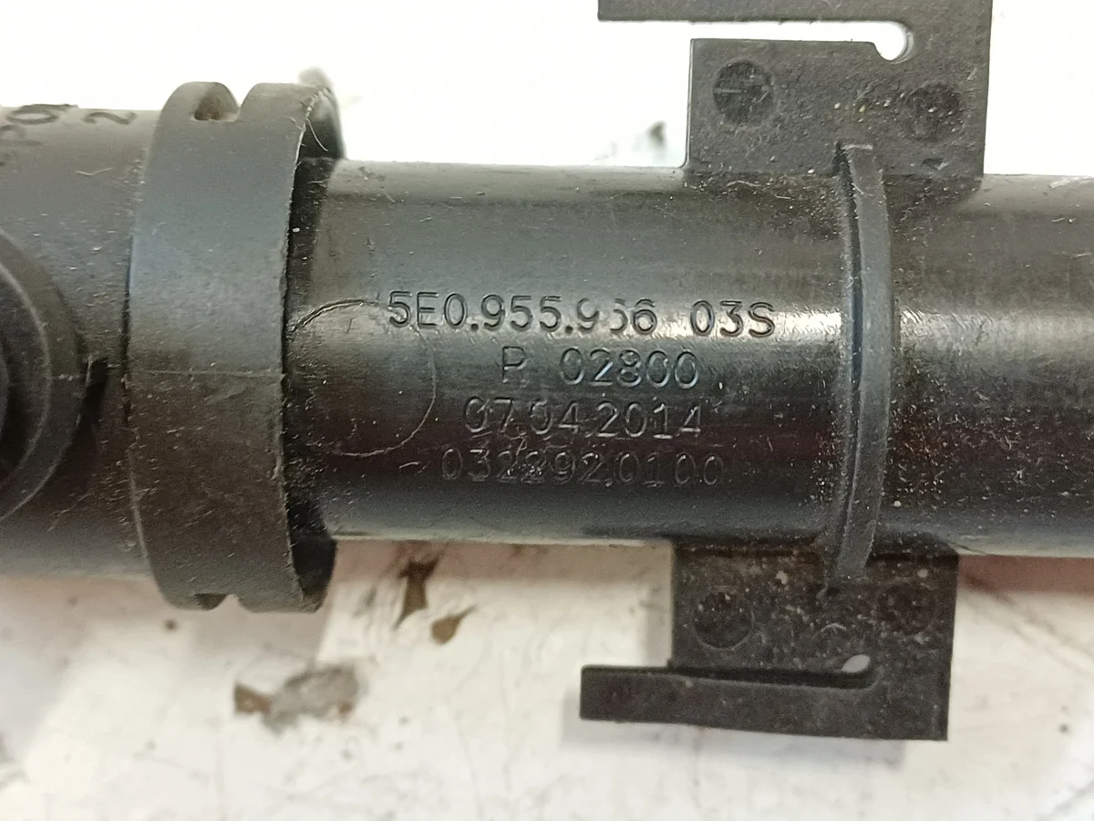Skoda Octavia 3 Scheinwerfer-Waschanlage rechts 5E0955966 image 4