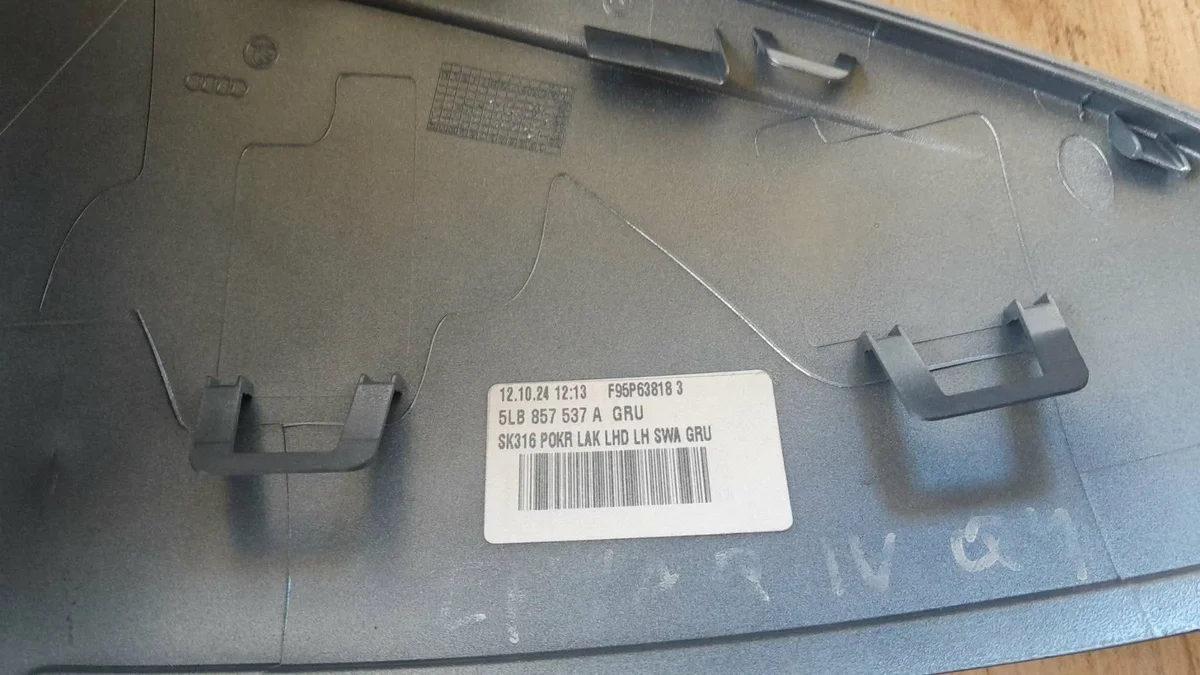 Skoda Enyaq IV peilinkotelo vasen hopea image 6