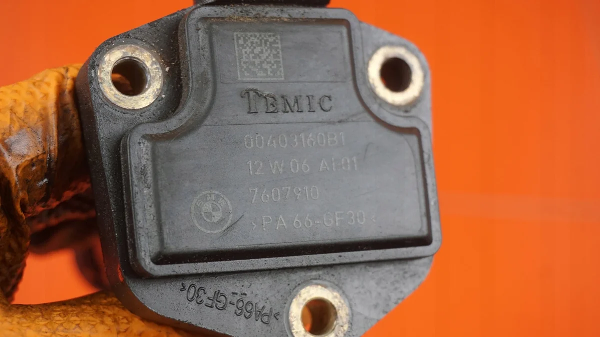 BMW E90 E60 Oil Level Sensor 7607910 image 5