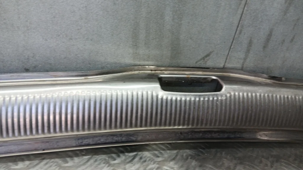 Griffleiste Kofferraum VW Passat B5 Kombi image 3