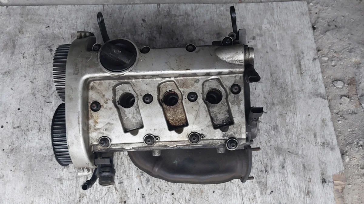 Vänster topplock 3.0 V6 ASN Audi A4 B6 A6 C5
