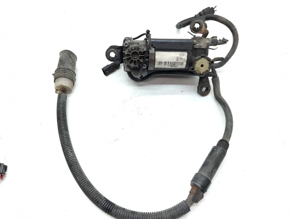 Audi A8 D3 luchtvering compressor gebruikt