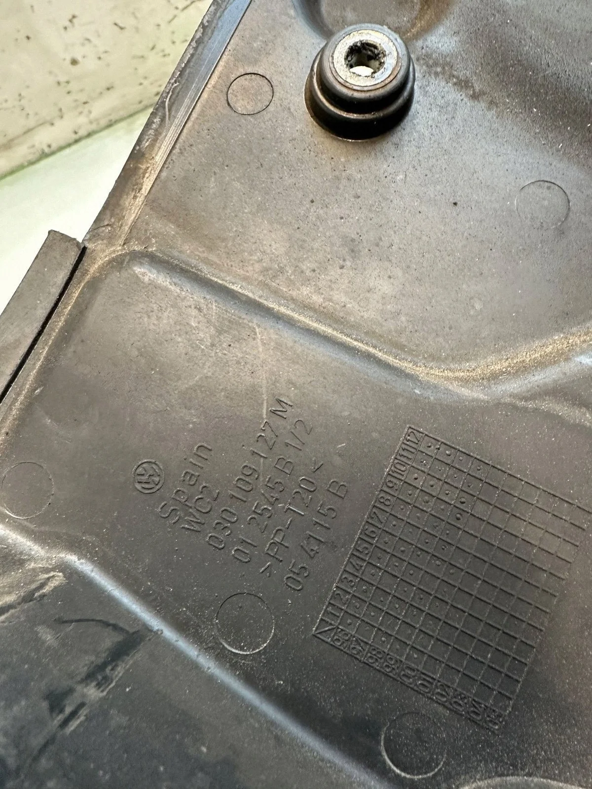 VW 030109127M Zahnriemenabdeckung gebraucht image 3