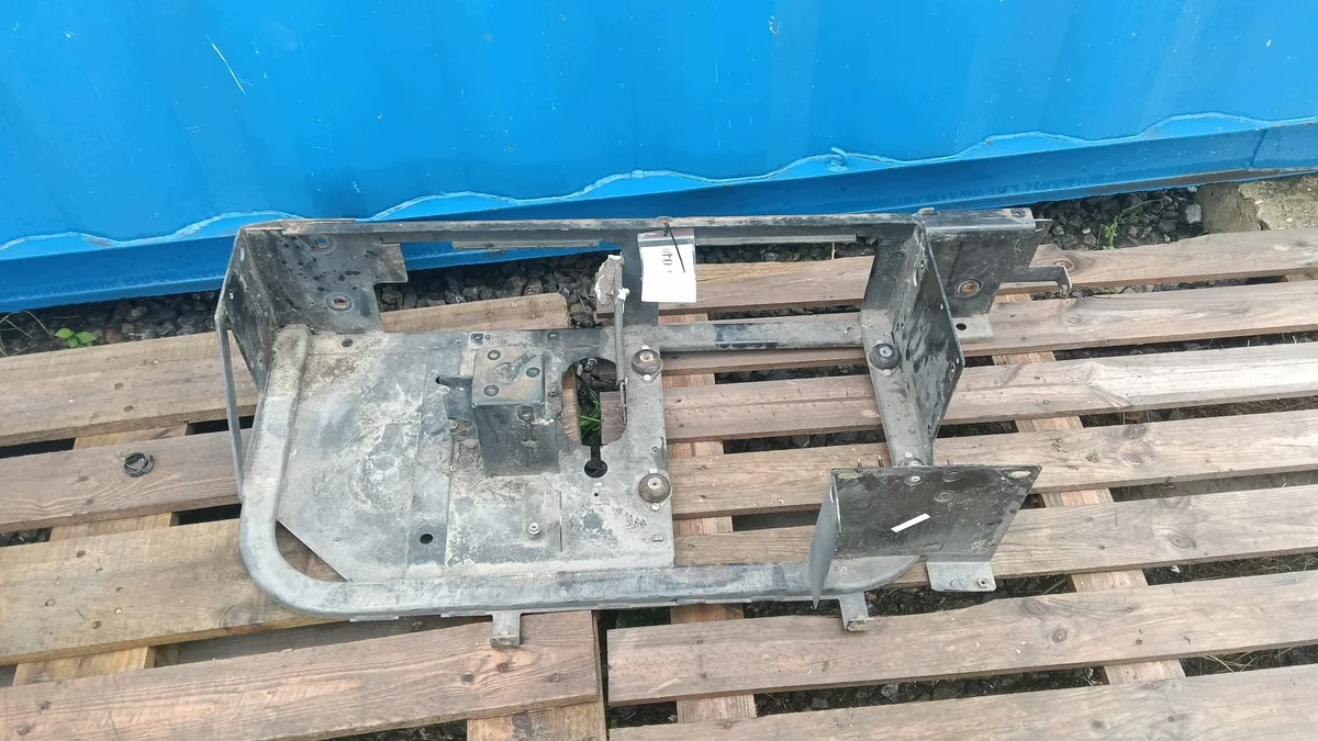 Soporte Condensador Carrier XARIOS 300 350 Usado