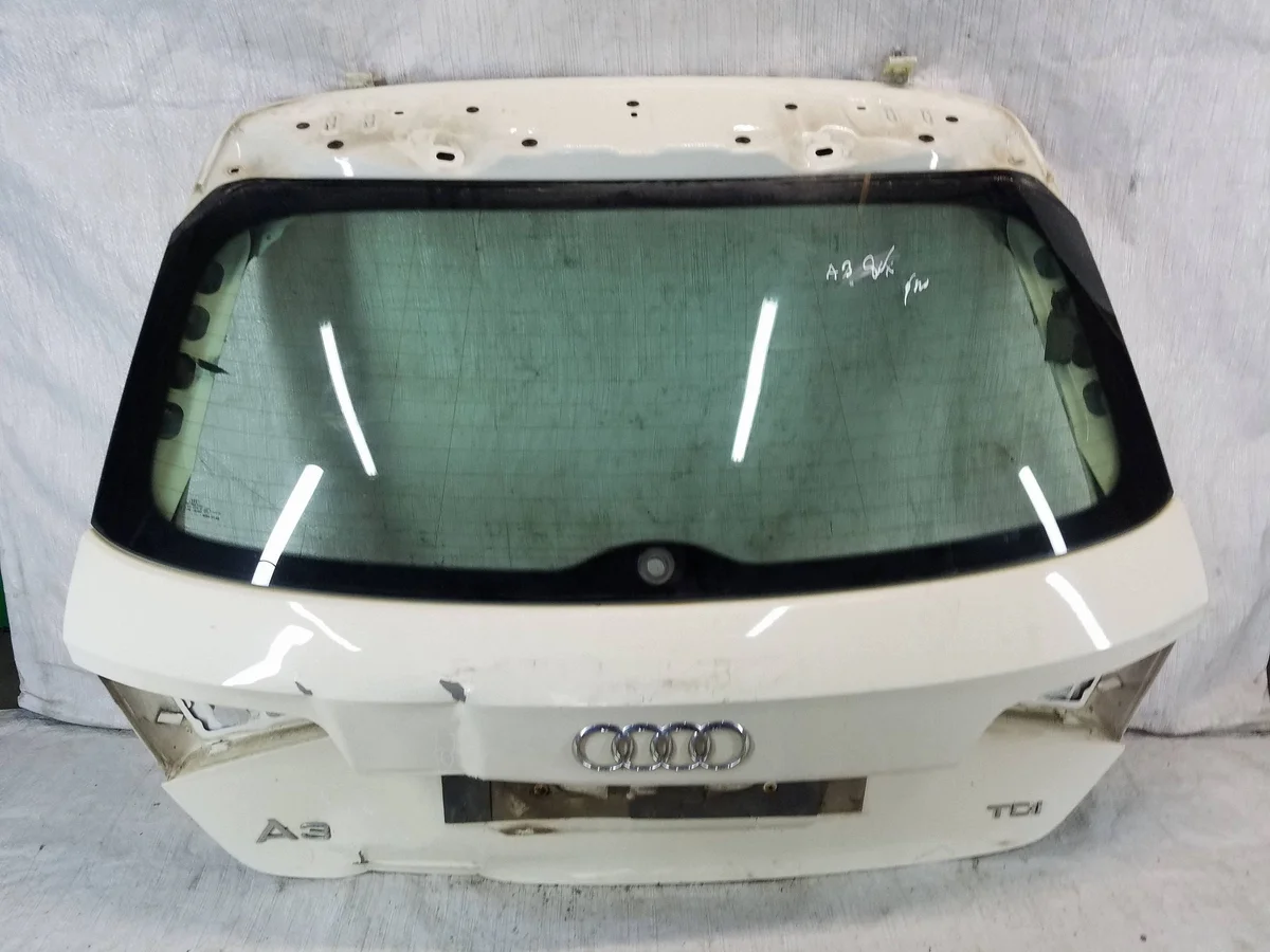 Bagklucka Audi A3 8V LY9K image 2