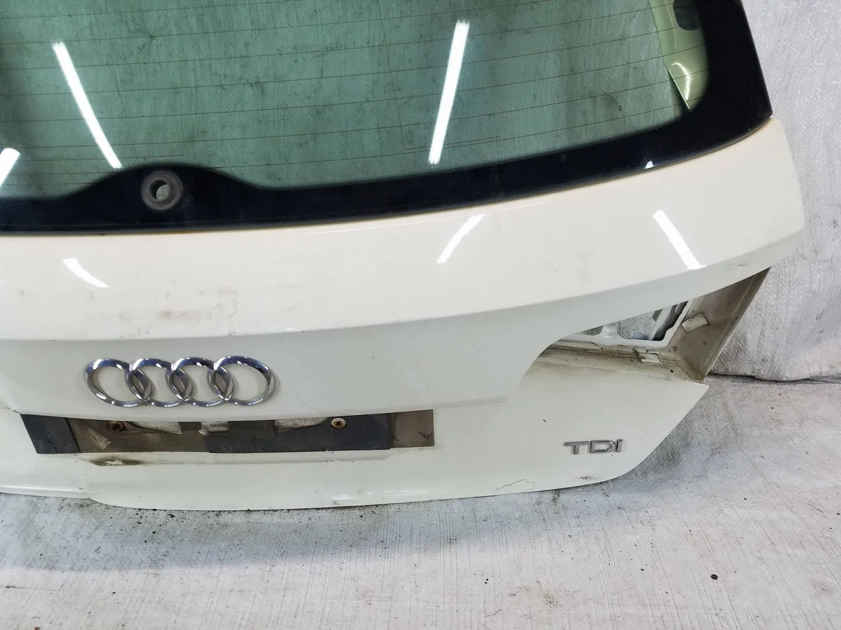 Bagklucka Audi A3 8V LY9K image 4
