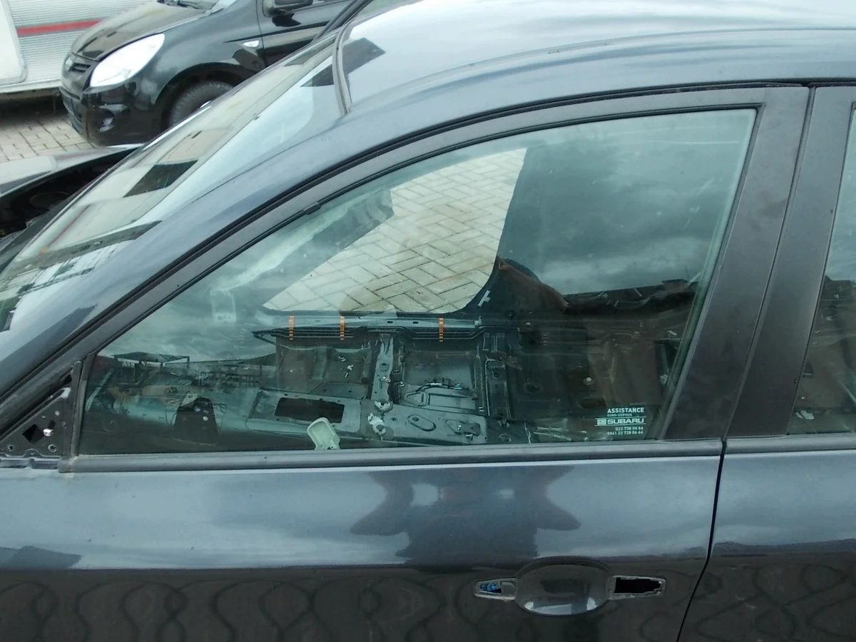 SUBARU IMPREZA GH 3 2.0 DIESEL VITRE GAUCHE AVANT