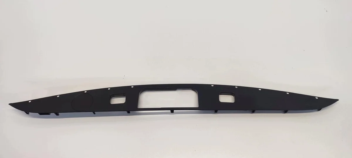 MERCEDES W213 Listello Bagagliaio A2137500000