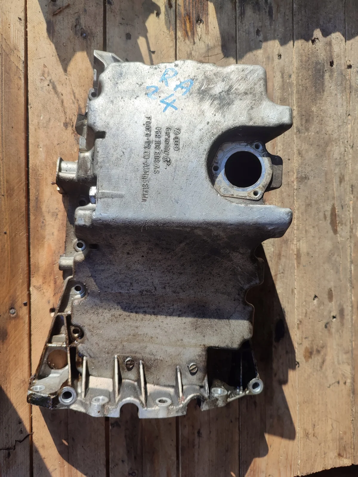 VW Audi A4 B7 2.0TFSI Oliecarter 06B103603AS
