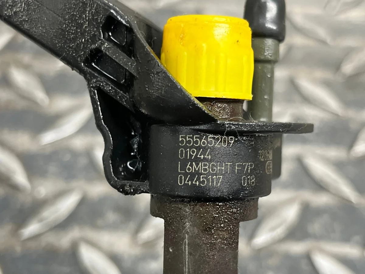 Inyector Opel Insignia 55565209 Usado image 5