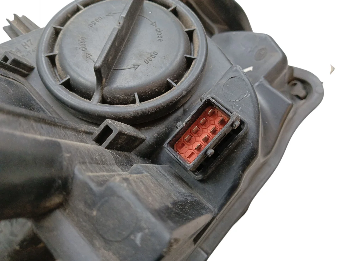Koplamp Links Opel Astra J 2009-2012 image 8