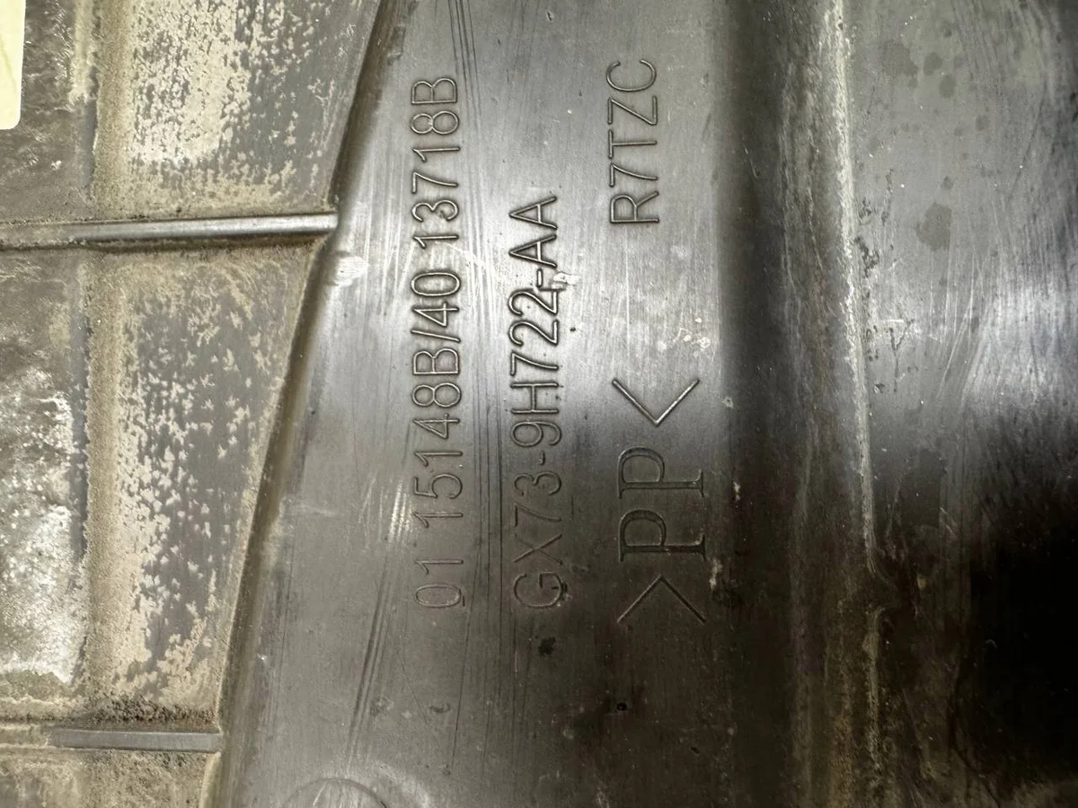 Jaguar XE GX739H722AA parte usata