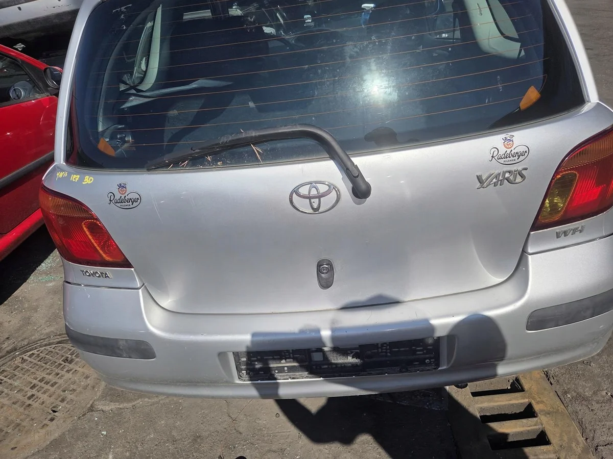 Toyota Yaris I - Portellone Posteriore Usato OEM 855