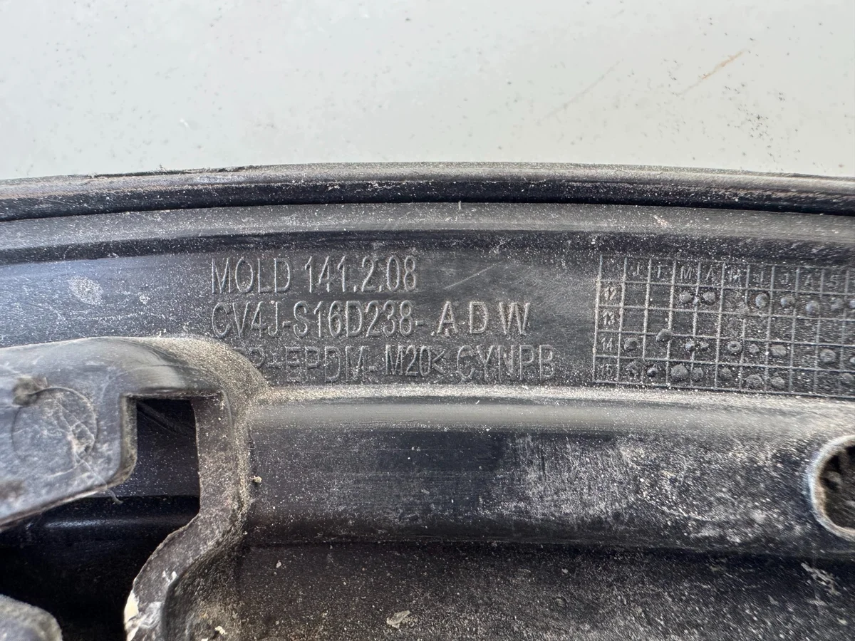 Ford Kuga II etulokasuojahelma oikea image 5