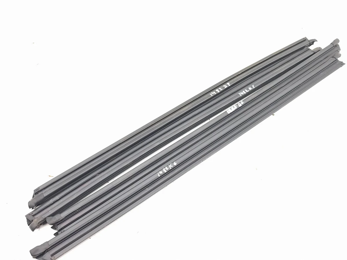 Joint de vitre arrière VW Passat B9 2025 3J0839479 image 5