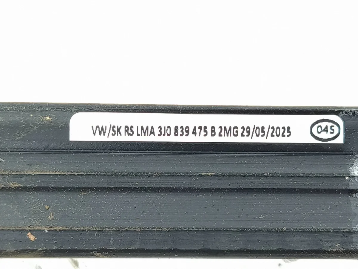 VW Passat B9 2025 Heckscheibenleiste 3J0839475B image 10