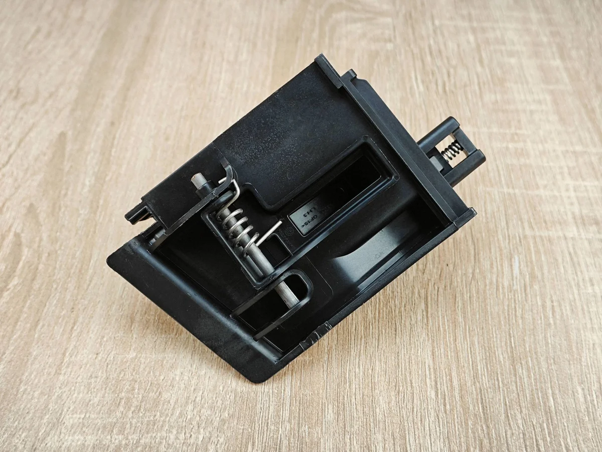 BMW X3 G01 LCI Rollohalter links gebraucht image 3