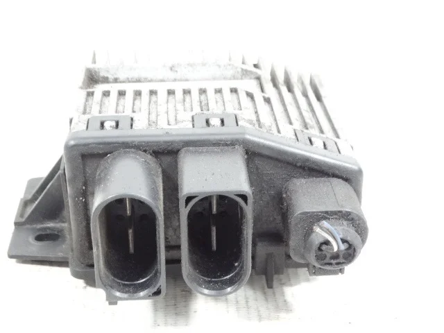 Module Ventilateur VW T5 1.9 2.5 TDI 3B0919506 image 3