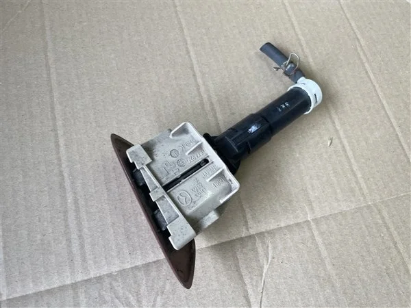 Mazda CX5 Koplamp Spuitmond Links Gebruikt image 4