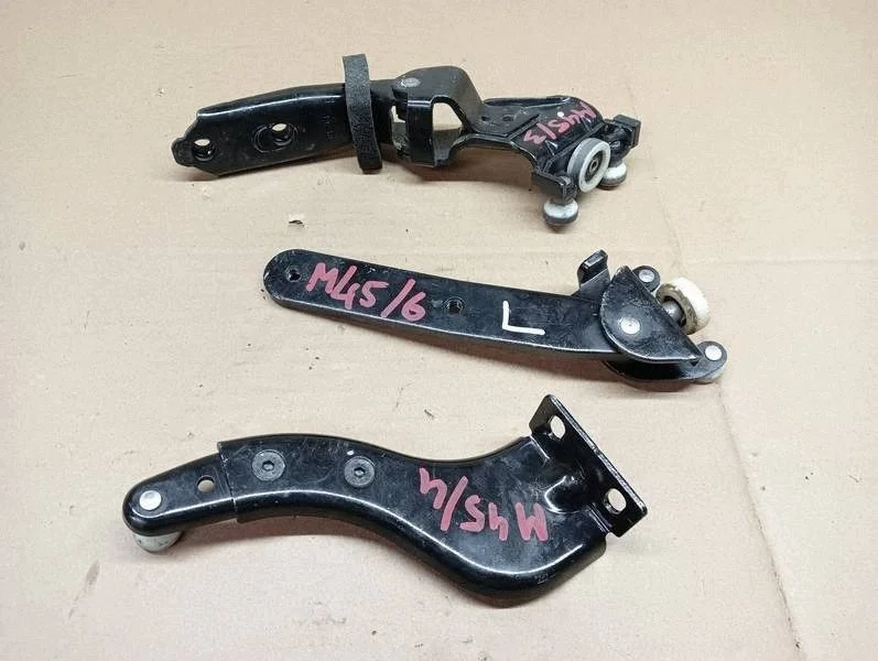 Rolgeleider Deur Links VW Caddy 2K0843335A image 7