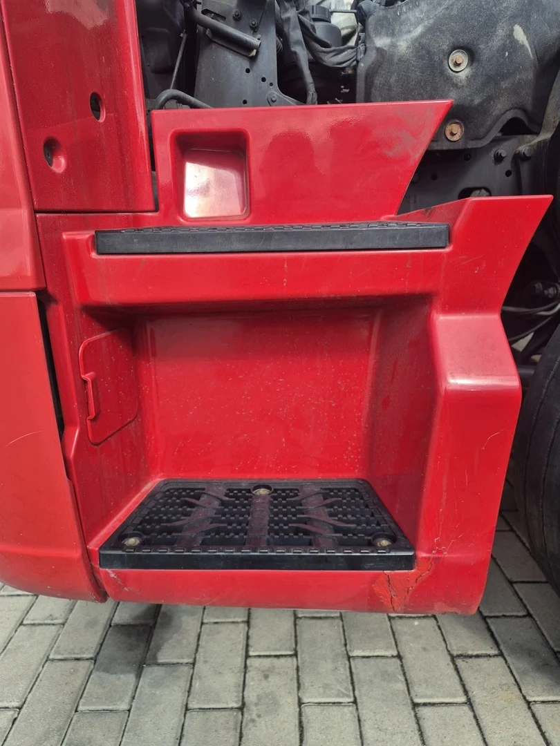 Escalón Izquierdo MAN TGX TG3 Nuevo Modelo