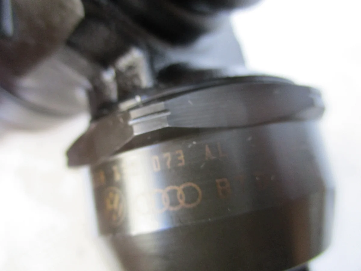 Injecteur 1.9 TDI ASZ 038130073AL Occasion image 3