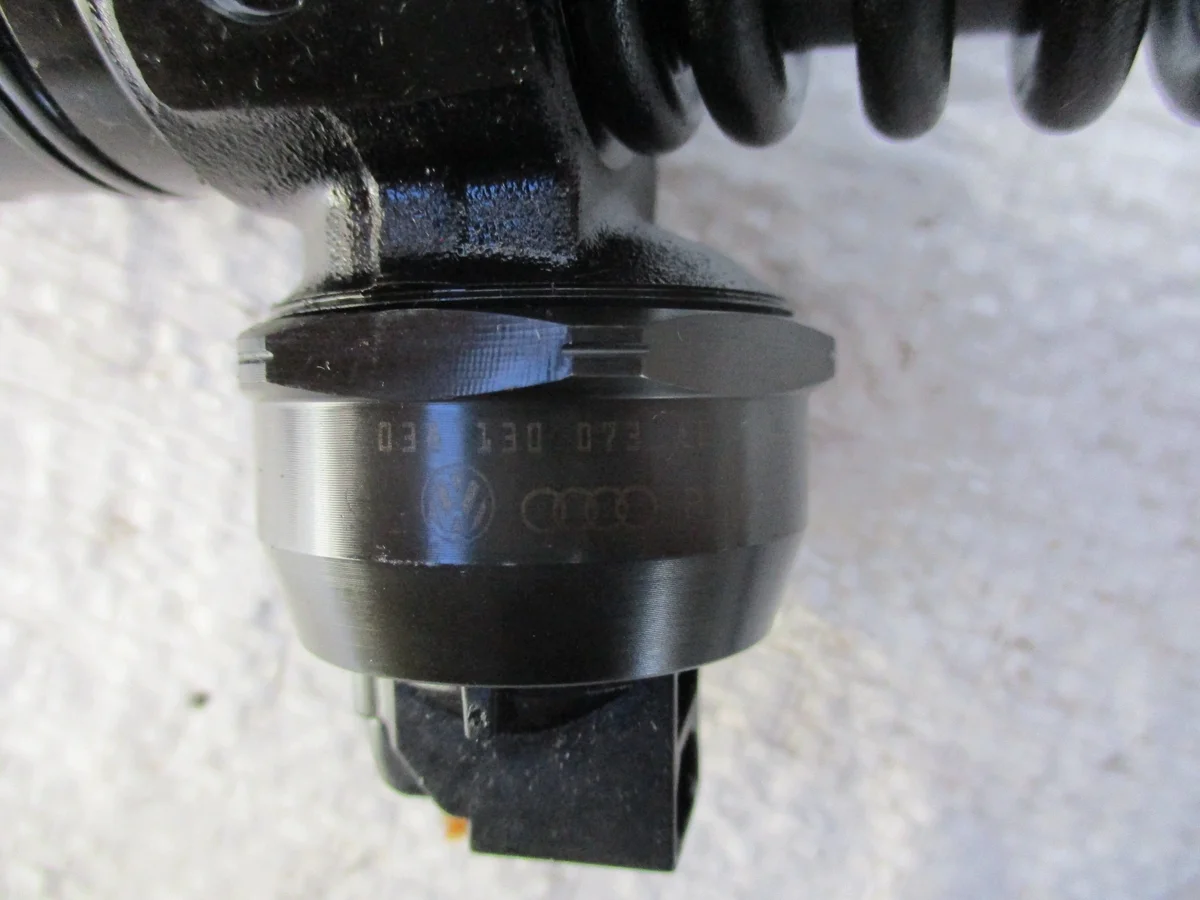 Injecteur 1.9 TDI ASZ 038130073AL Occasion image 4