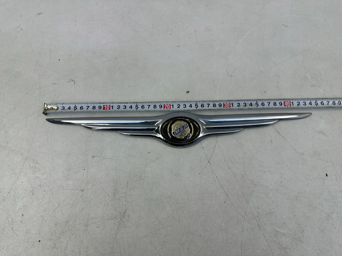 Emblema Chrysler 300C 05-10 Maletero Usado image 5