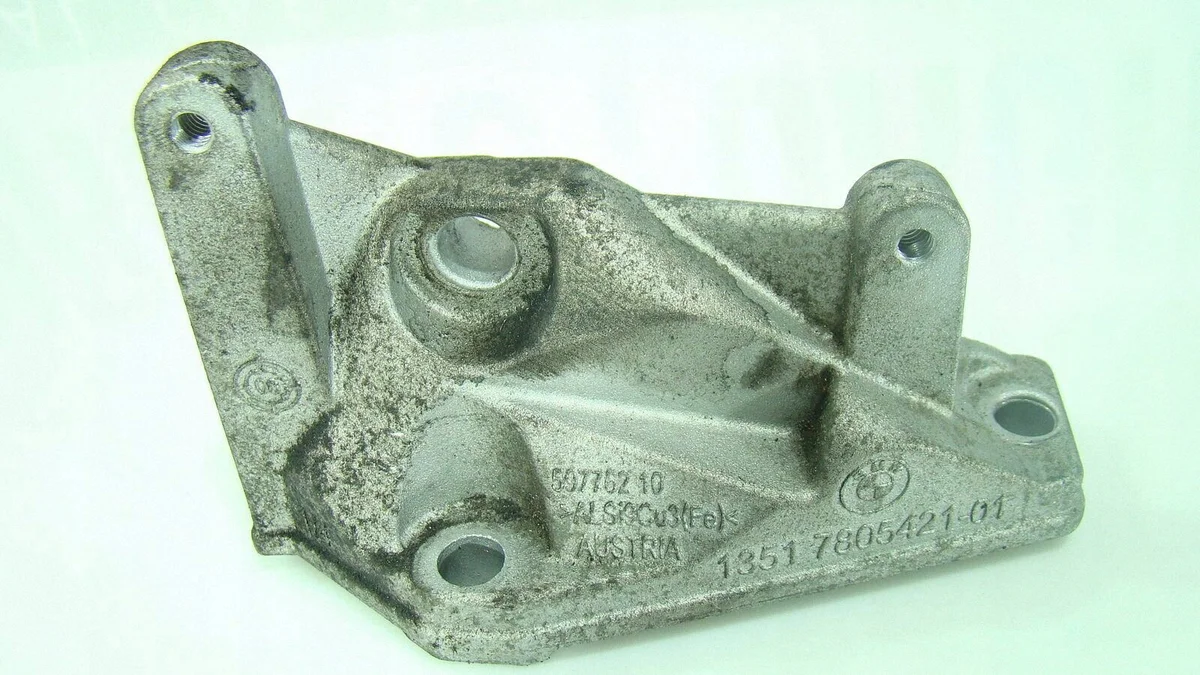BMW 5 GT F07 Support Pompe Carburant 13517805421 image 3