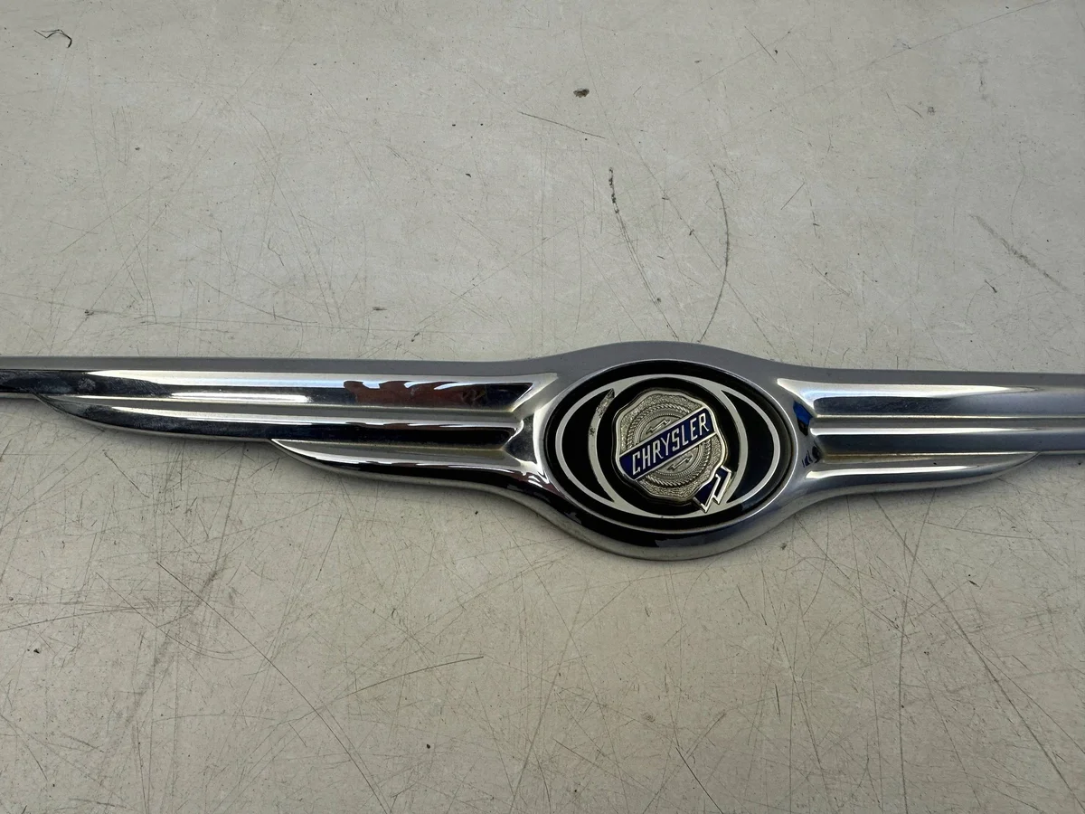 Emblema Chrysler 300C MXX4450 Usato image 3
