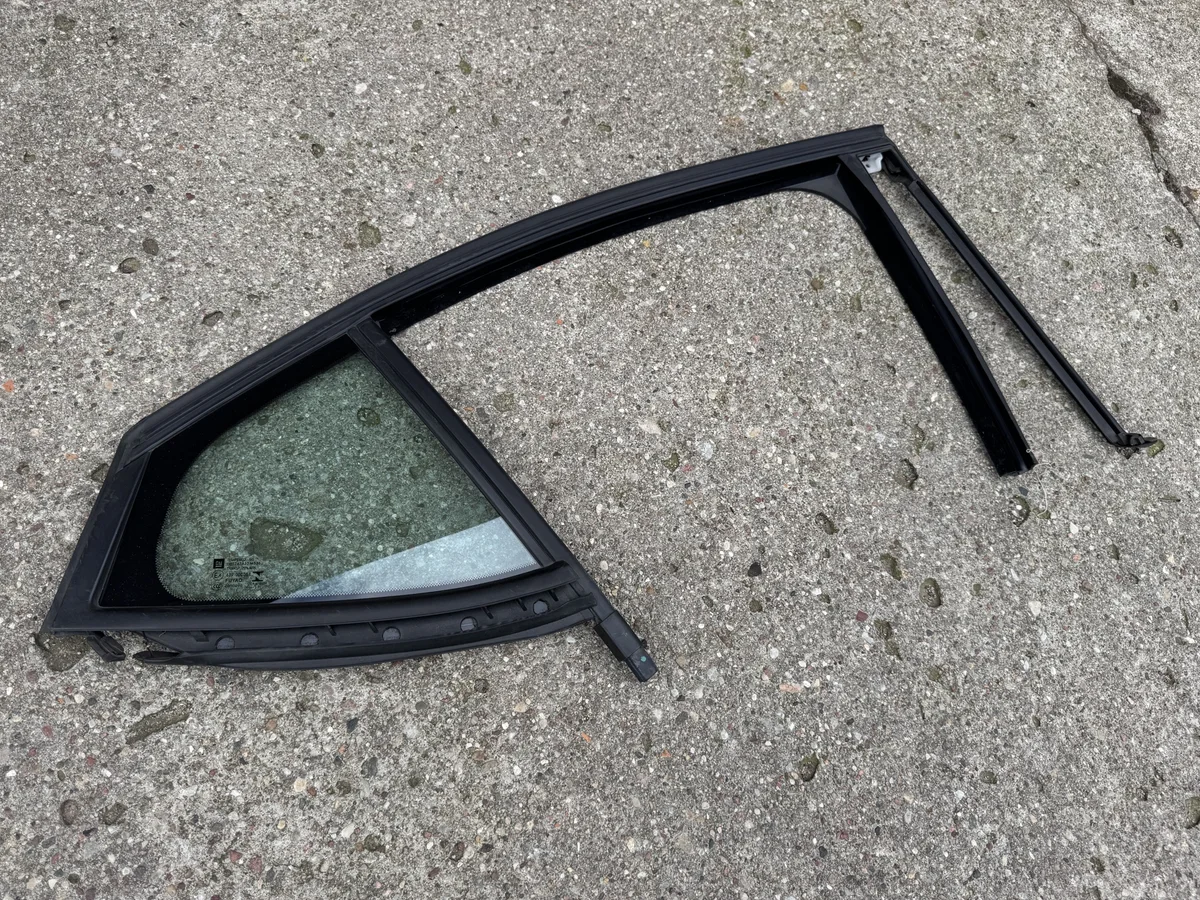 Joint de vitre porte arrière droite Opel Astra K