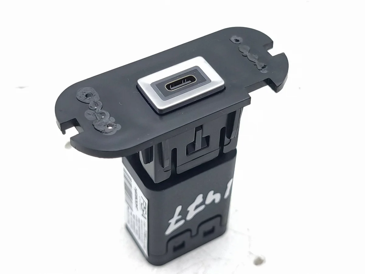Jeep Avenger Gniazdo USB 73577860VV