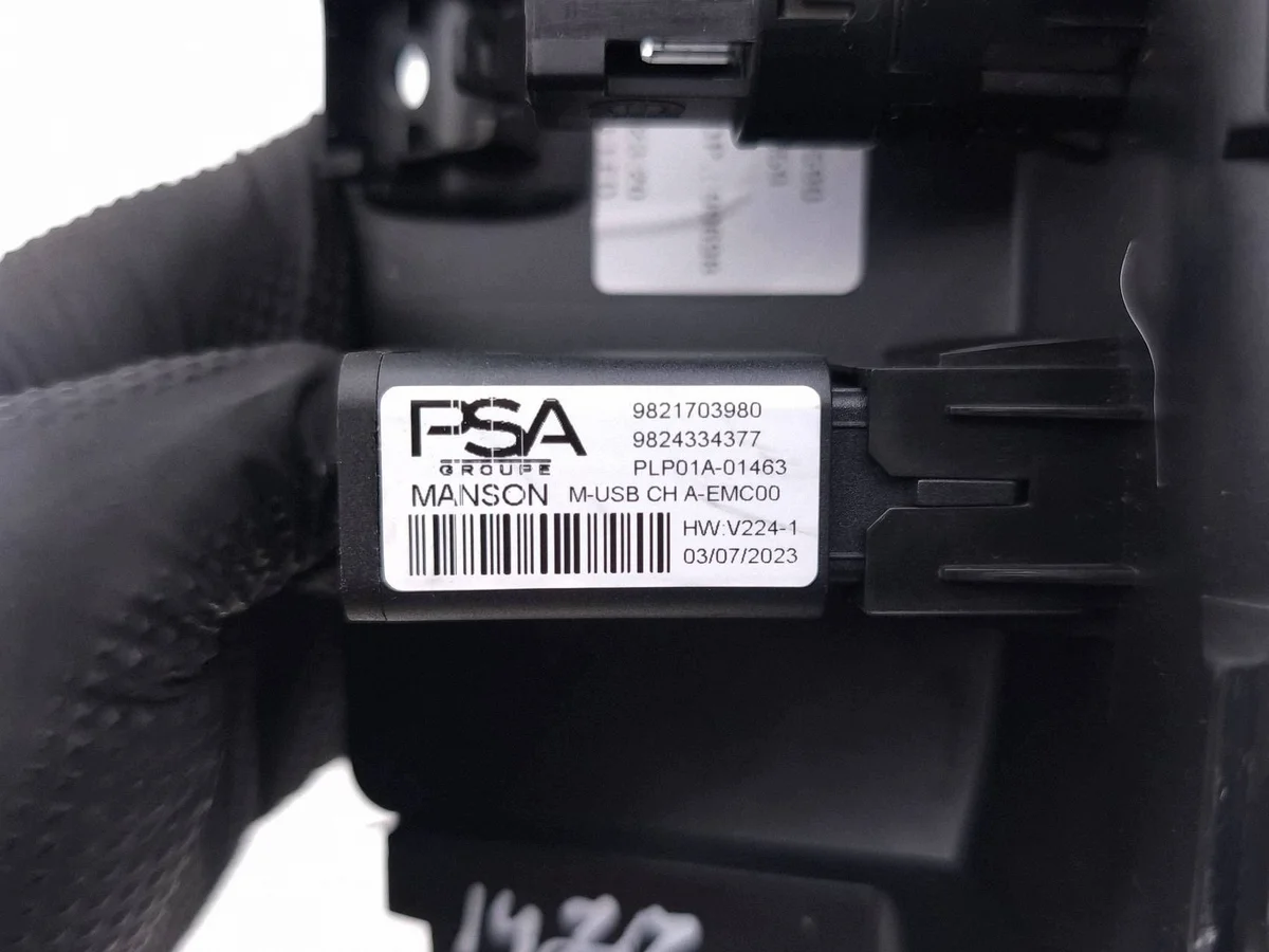 Jeep Avenger USB-uttag 9821703980 image 7