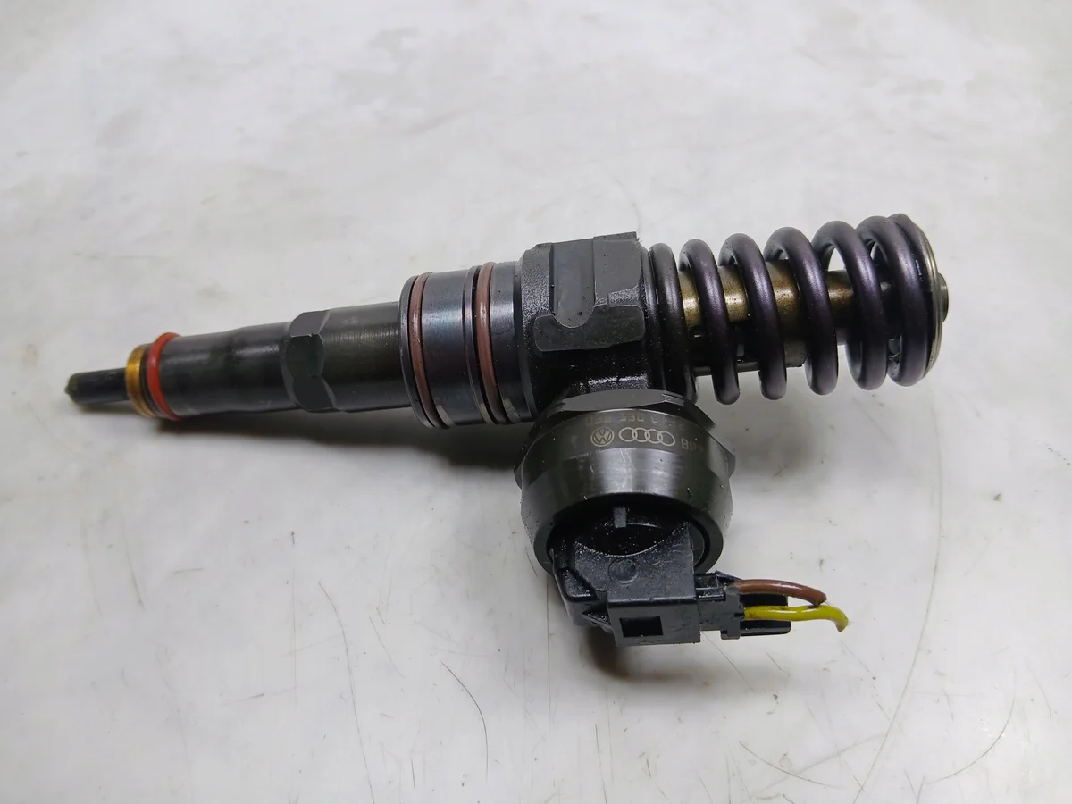 Einspritzdüse VW Passat B6 2.0 TDI image 3