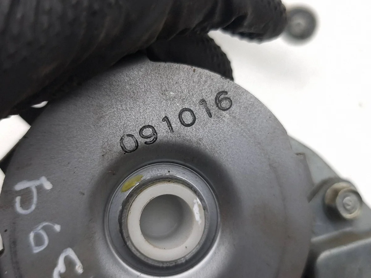Citroen C-Crosser Limiteur Coffre 2011 091016 image 7