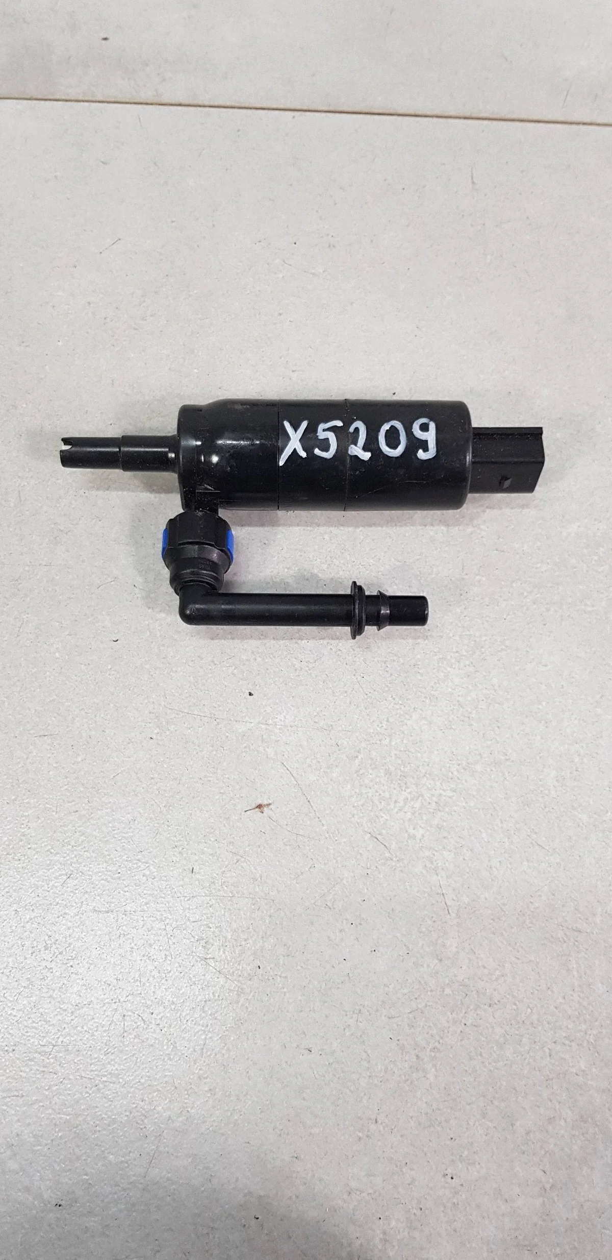 VW Passat B7 Scheibenwaschpumpe 6R0955681