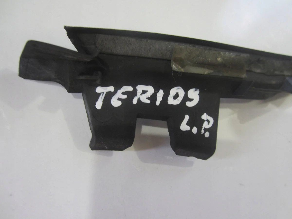 Daihatsu Terios II vasen etulistan image 8