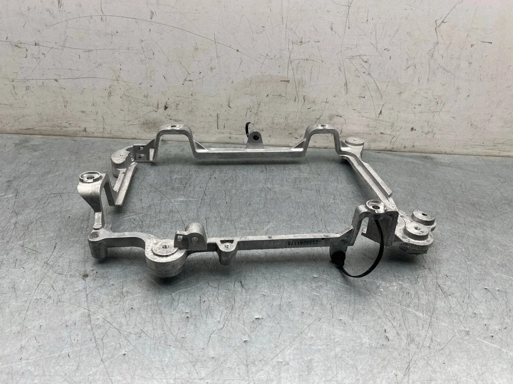 Polestar 2 2023 Motorraum Teil 32362923 image 3